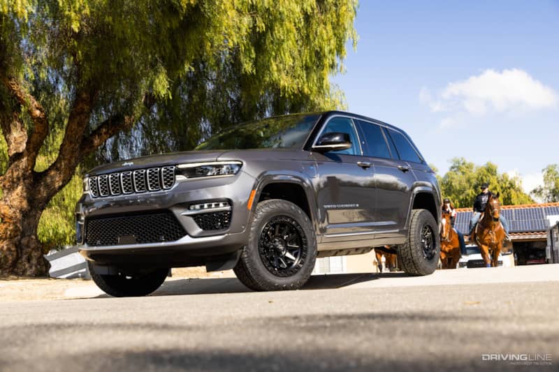 nomad-grappler-on-jeep-grand-cherokee.jpg